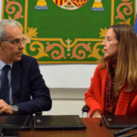 El secretario general de la FEMP, Luis Martínez-Sicluna, y la consejera delegada de Ecoembes, Rosa Trigo